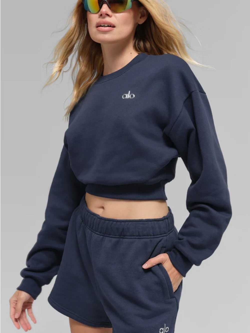 Alo Yoga Cropped Accolade Crewneck Sweatshirt NWT Size medium color navy